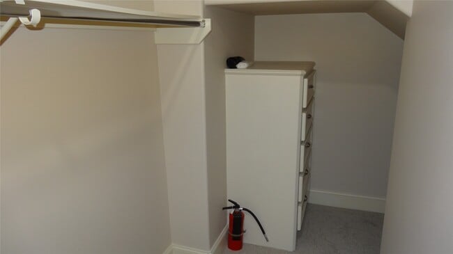 Building Photo - 2101 Elmen St