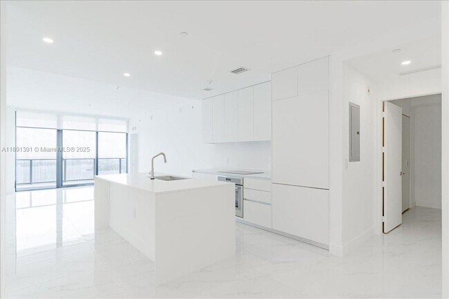 Photo - 700 NE 24th St Unit 5604