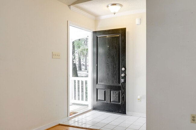 Photo - 2290 Greenfield Dr