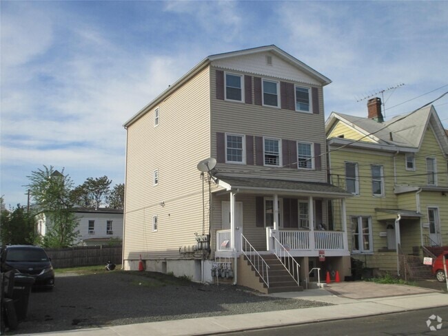 Building Photo - 11 Division St Unit 3 Rental