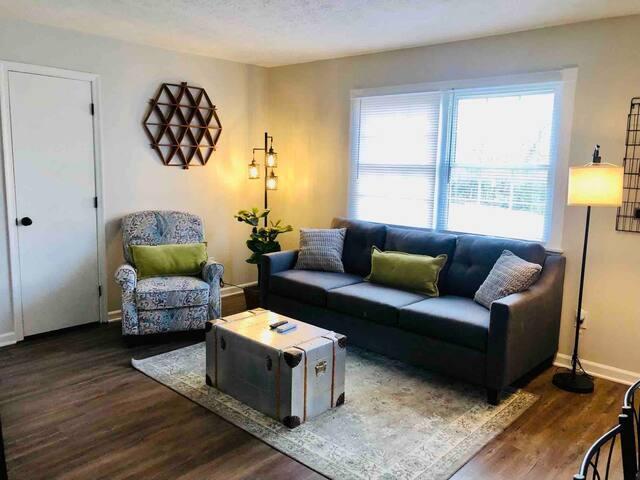 Photo - 135 E Walnut St