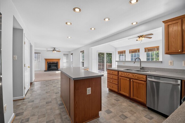 Photo - Meticulously maintained & spacious 4 Bd/2 full & 2 half bath home  Home in Dawson's Landing - Pet...