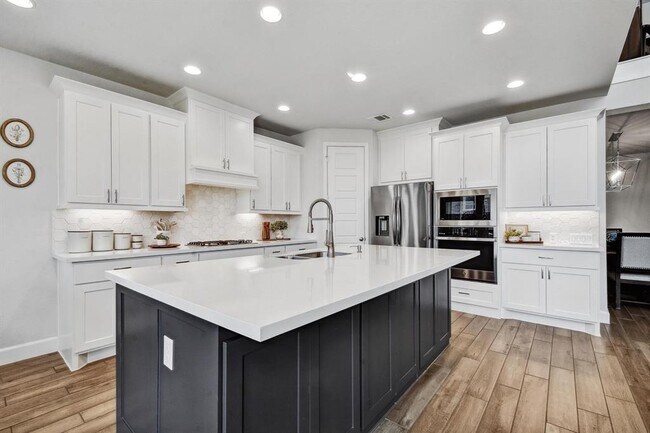 Photo - 3213 Little Willow