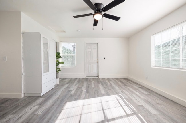 Photo - 4344 Keeler Ave