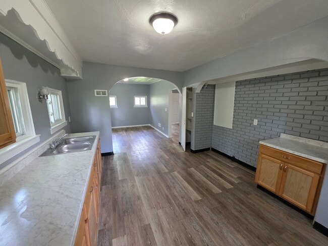 Photo - Large Single Family House Available Now 3 to 4 Beds 1.5 Bath over 2000 SQ FT