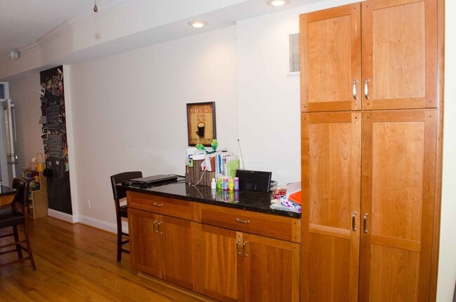 Photo - 1604 Johnson St