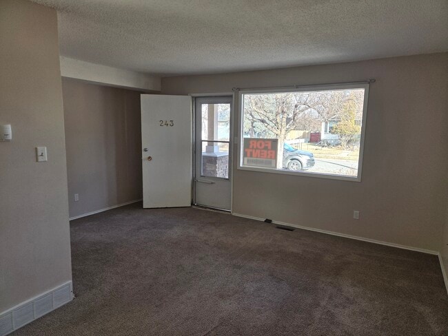 Photo - 243 Cassino St S