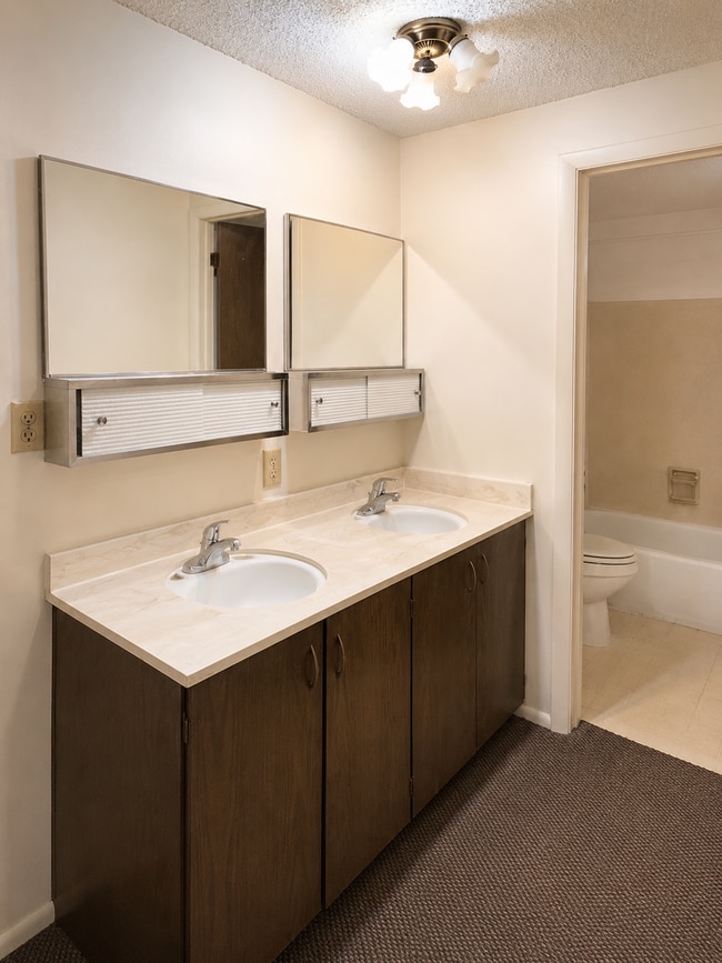 Photo - SINGLE FAMILY HOUSING - 2 bed/1 bath just off of University Parkway in Orem Unit 7