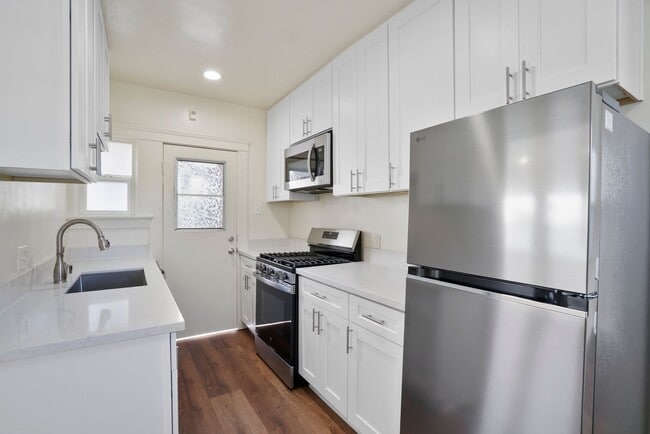 Building Photo - 3022-3028 Cedar St. Unit 3022