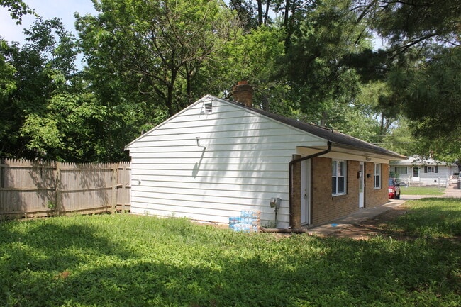 Photo - 2702 Maryland Ave Unit 2702 Maryland Ave  B / Back