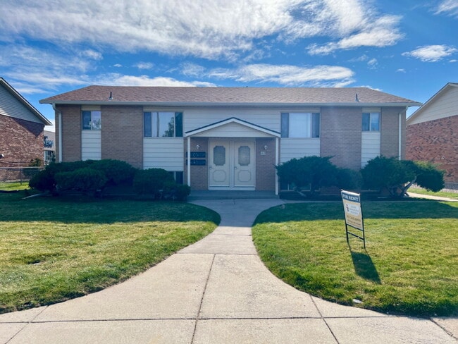 Building Photo - Two Bedroom with Garage Ready Now!