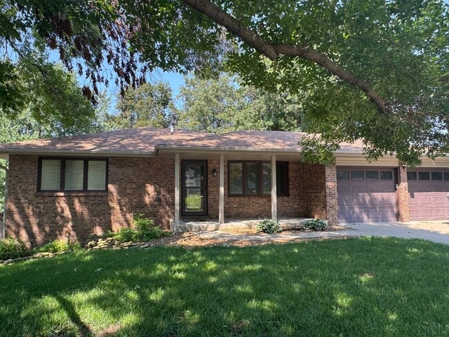 Building Photo - Beautiful walk-out house in SOUTH Lincoln