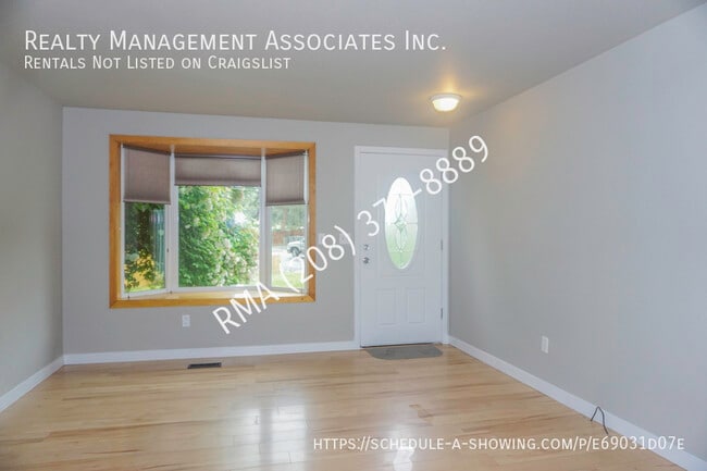 Photo - 1045 E Victory Rd