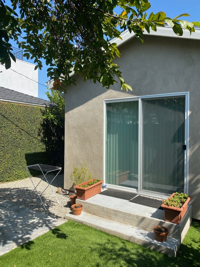 Photo - 2571 S Bundy Dr Unidad 2571