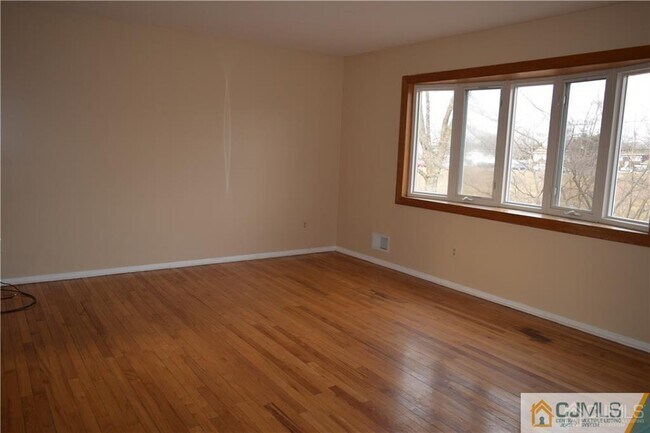 Photo - 5098 Scott St