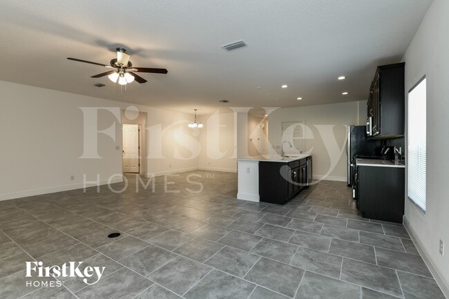 Photo - 705 Blackstone St