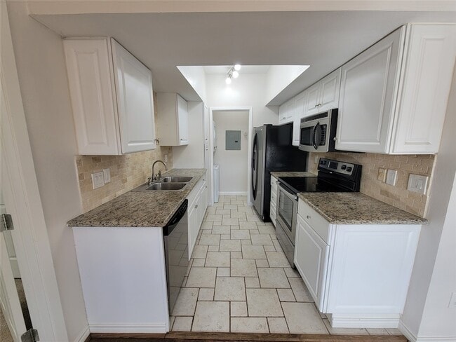 Photo - 2025 Augusta Dr Unit 303