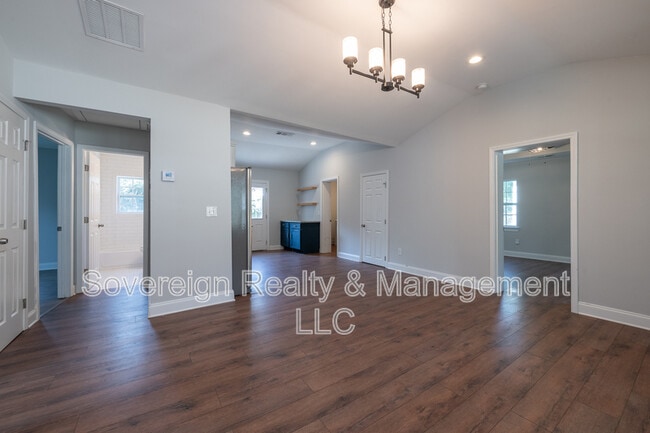 Photo - 331 Camilla Cir SW