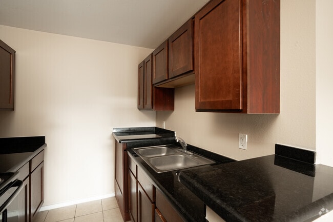 3BR, 2BA - 960SF - Kitchen - Diamante Apartments