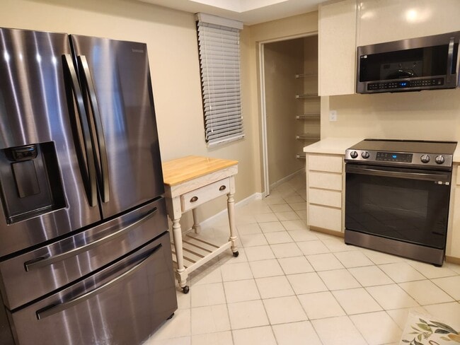 Brand new appliances - 3546 Richwood Link Unit 38