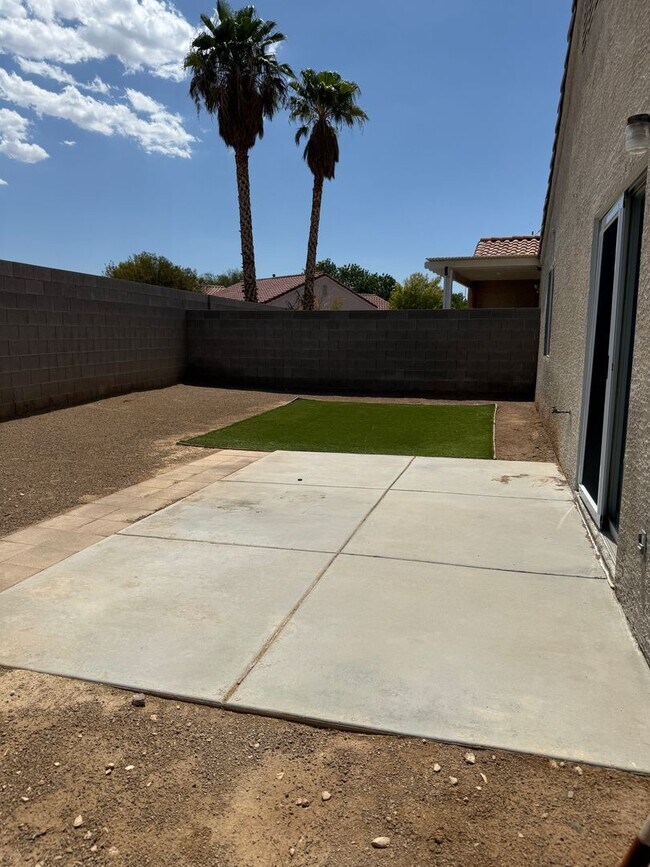 876 Adobe Flat Dr