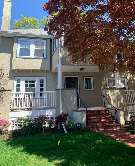 Building Photo - 60 Oakwood Rd Unit 1
