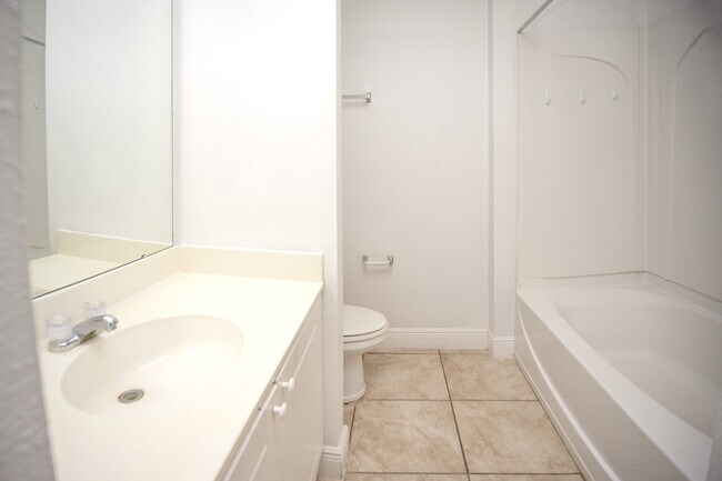Gated Club Cortile 3/2 Condo 1st-Floor In-Unit Laundry