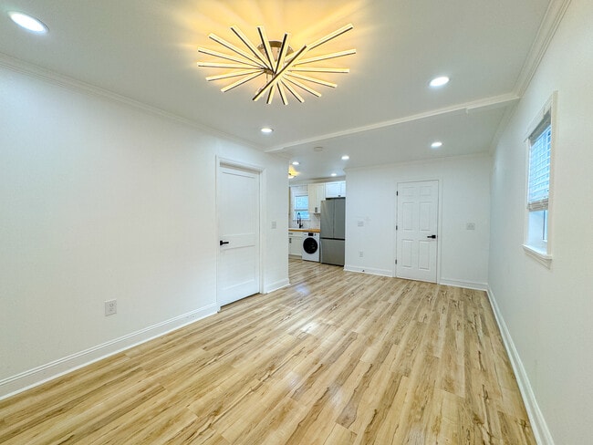 Photo - 711 W 44th St Unit C