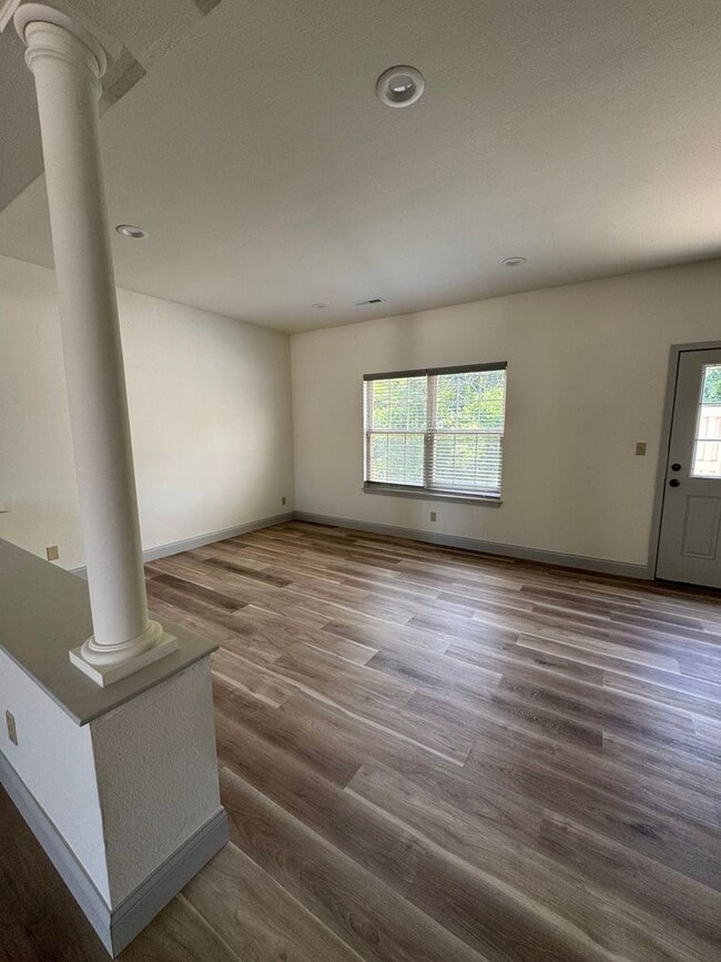 Photo - 1605 Spiros Dr