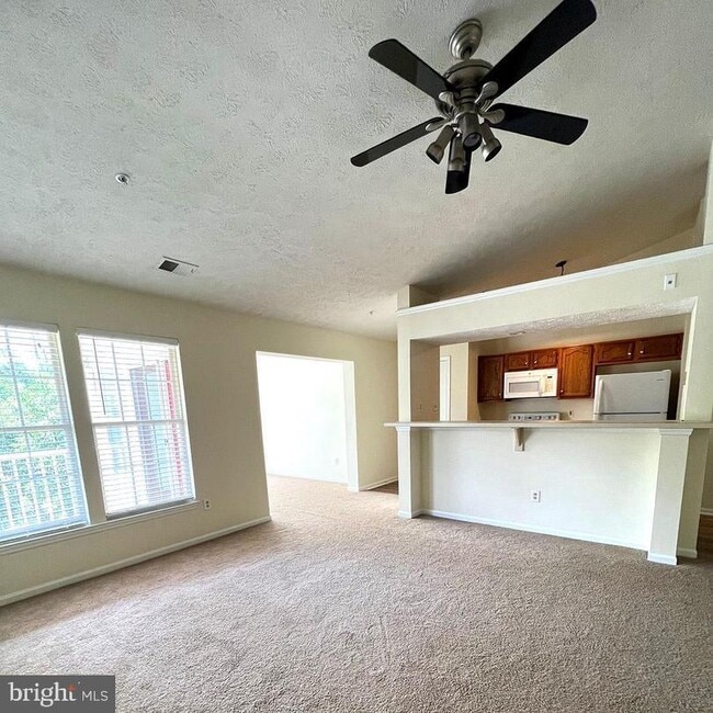 Building Photo - 716 Jupiter Hills Ct Unit 2-2L Rental