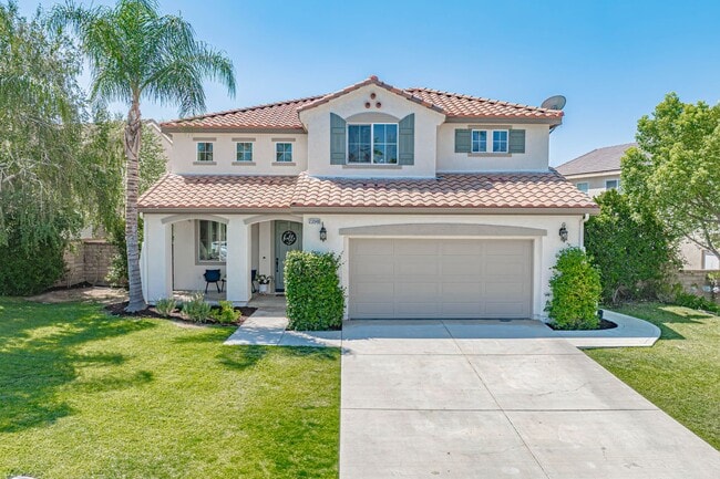 Building Photo - Stunning 5-Bedroom Home with Solar Panels ...