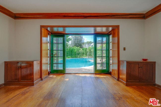 Photo - 805 N Bedford Dr