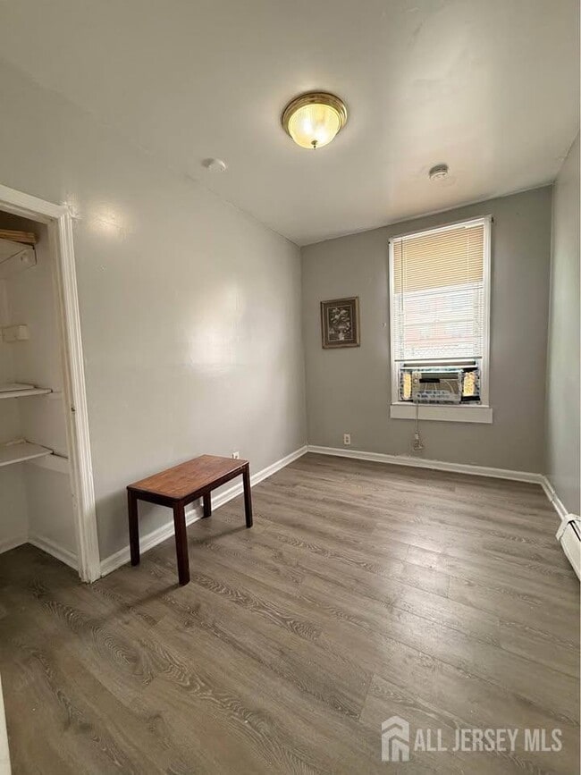 Photo - 53 Hassart St