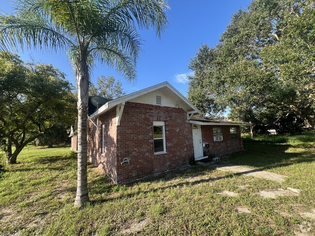 Building Photo - 122 E Bullard Ave Rental