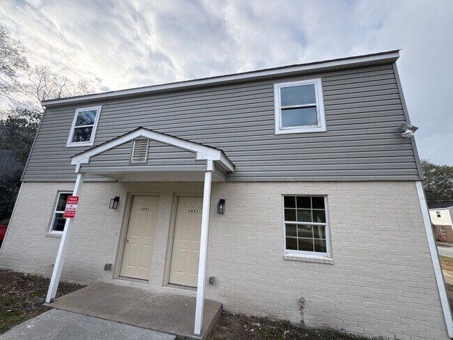 Building Photo - 4082 Forest Ave W Unit B