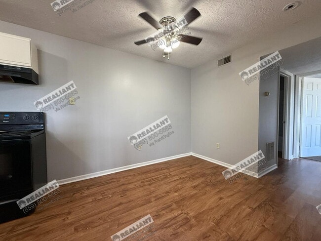 908 Amhurst Dr