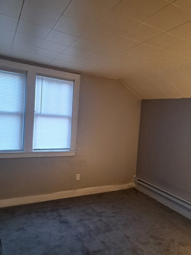 Photo - 5960 Chalmers St