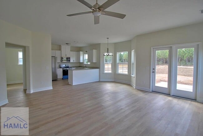 Photo - 149 W Franklin St