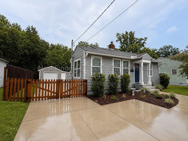 Photo - 1293 Hamilton St