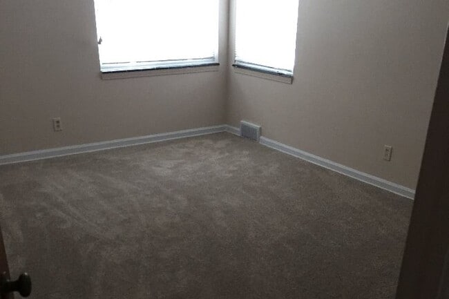 Main Bedroom - 92 Greencrest Ter Unit Downstairs