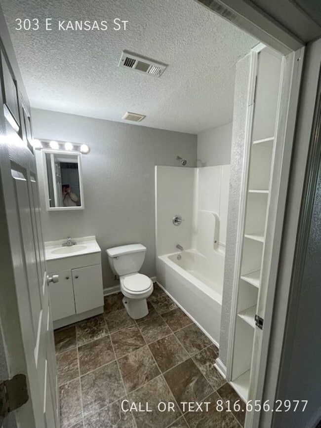 Building Photo - 303 E Kansas St Rental