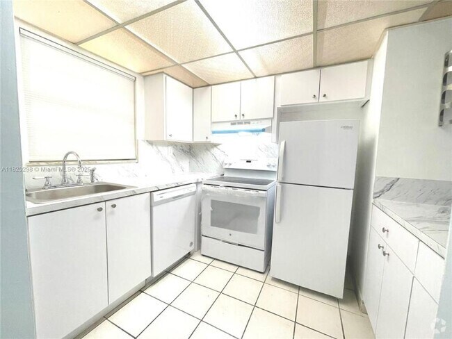 Building Photo - 1 bedroom in North Miami FL 33160 Rental