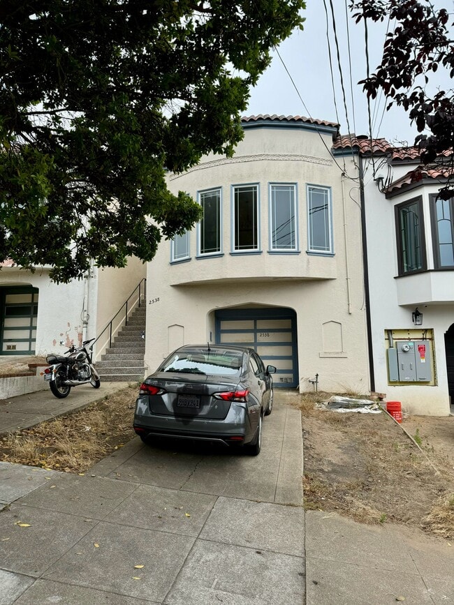 Building Photo - 2538 15th Ave Rental