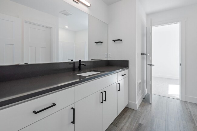 Photo - 971 W Linda Ave