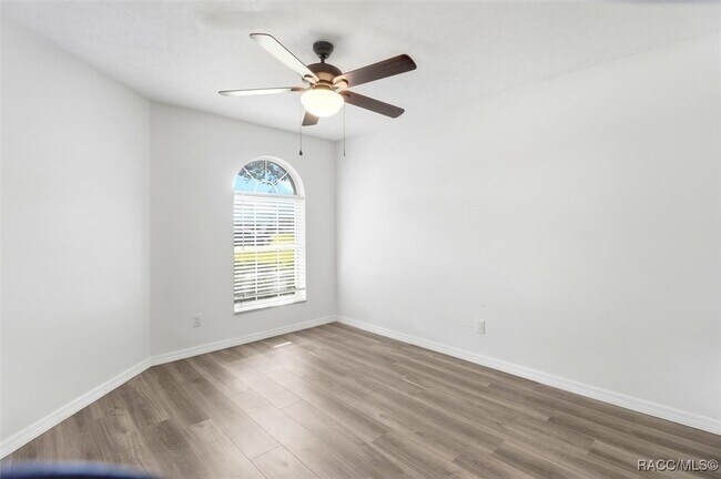 Photo - 809 Inverie Dr