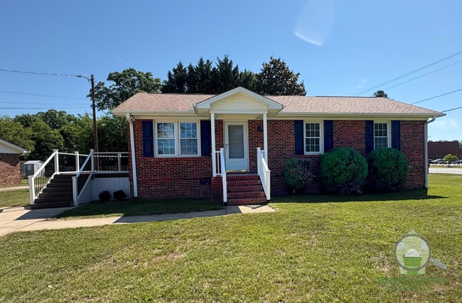 Building Photo - 701 Ikes Rd