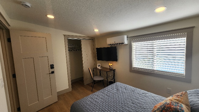 Photo - 1704 S Forest Dr