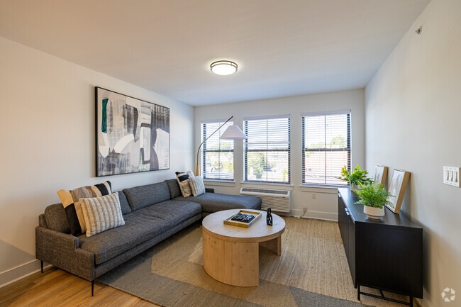 1BR, 1BA - 582SF - Living Room
