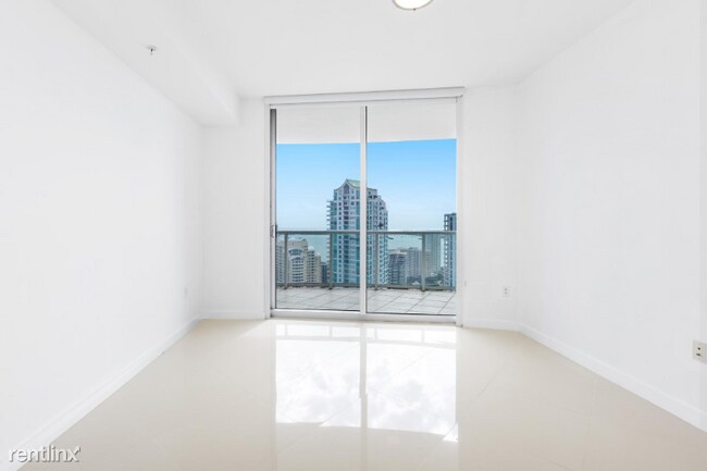 Photo - 300 Biscayne Blvd Way Unidad 2Bed