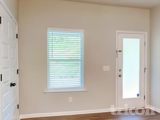 Photo - 212 Malbone St SW